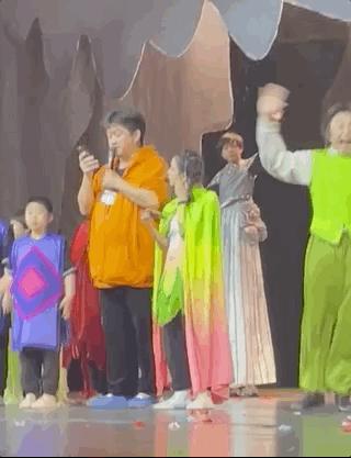 刘烨梅婷子女出演话剧 诺一画风搞笑还撞脸何炅