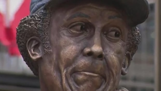 Statue of Canadian baseball legend Fergie Jenkins unveiled at