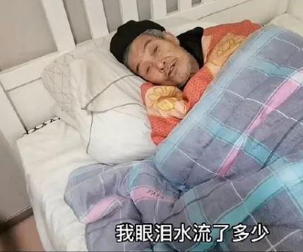 纽约街头露宿翁回到上海争房产 妻女批无情无义